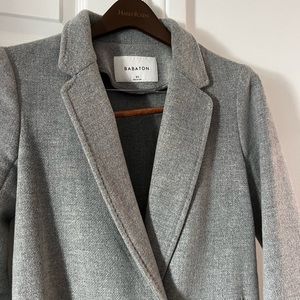 Aritzia Babaton Coat.

Color: light grey

Size: XS